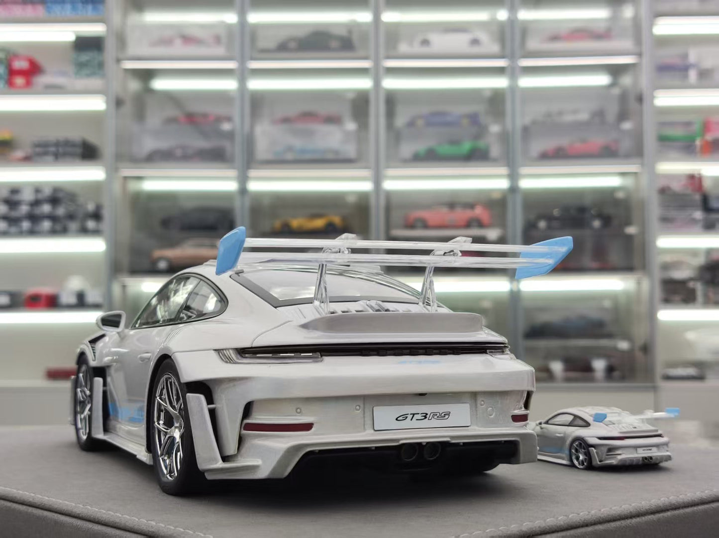 TIMOTHY&PIERRE 1/18 Porsche 911 GT3 RS Sonderwunsch Colorful White/Blue TP187