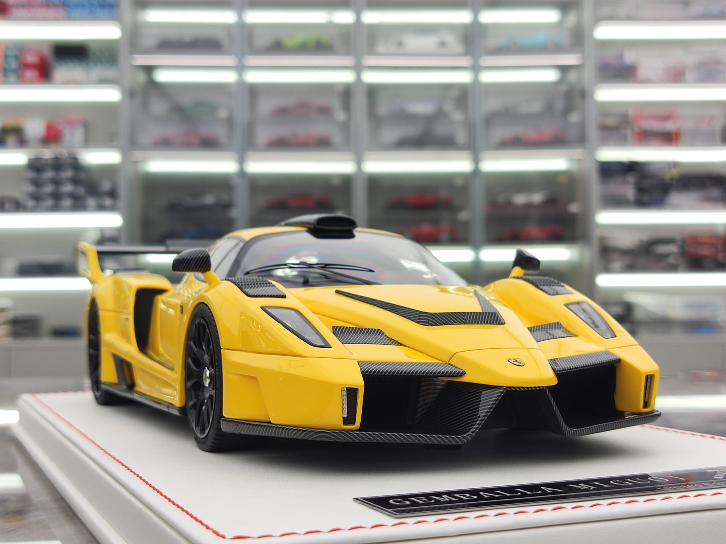 RUNNER 1/18 Ferrari Enzo Yellow Simulation Car Model JN-RNR042