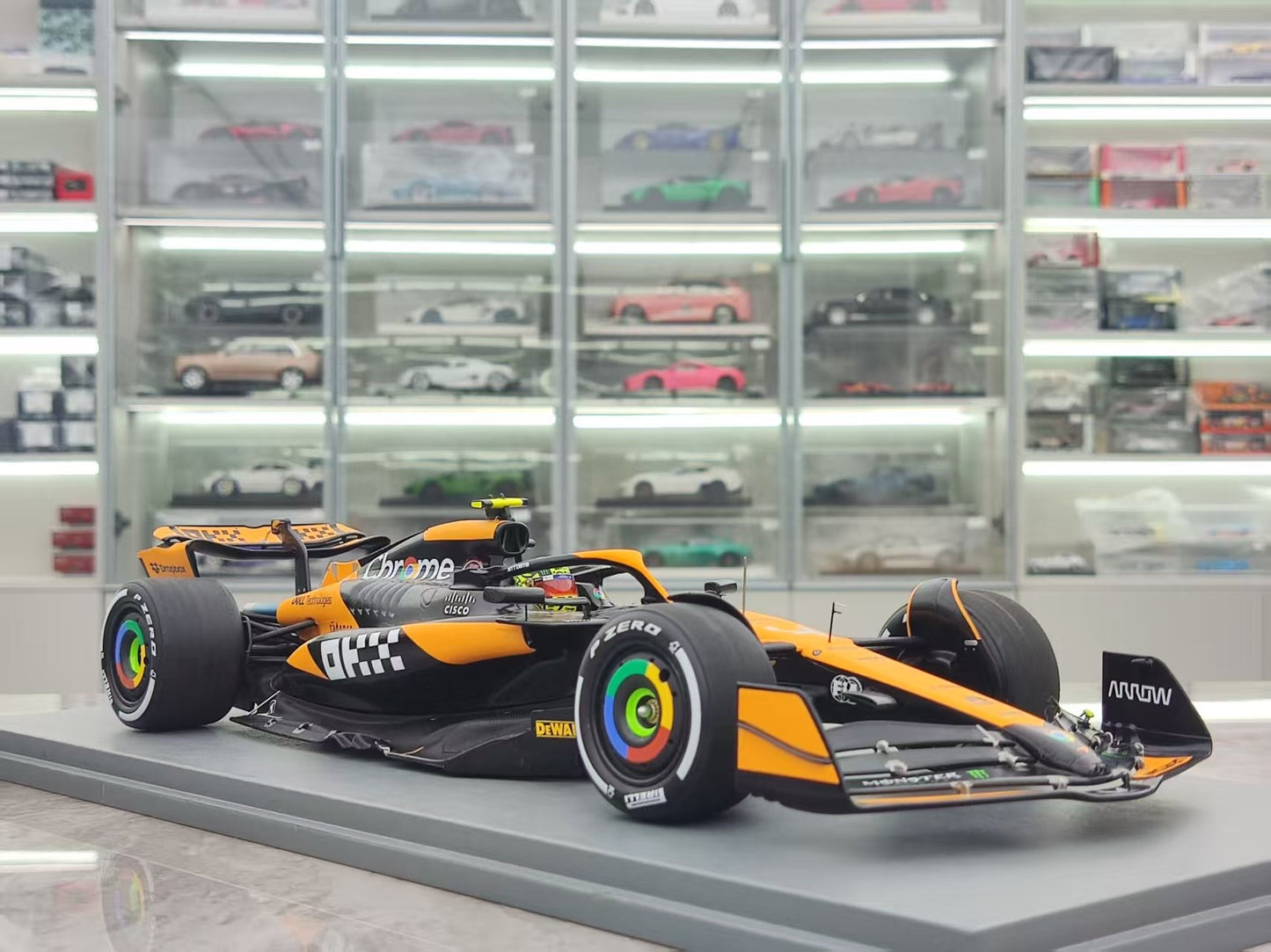 SPARK 1/18 McLaren F1 MCL38 2024 Miami Grand Prix Norris's first win Black and Orange Livery 18S986