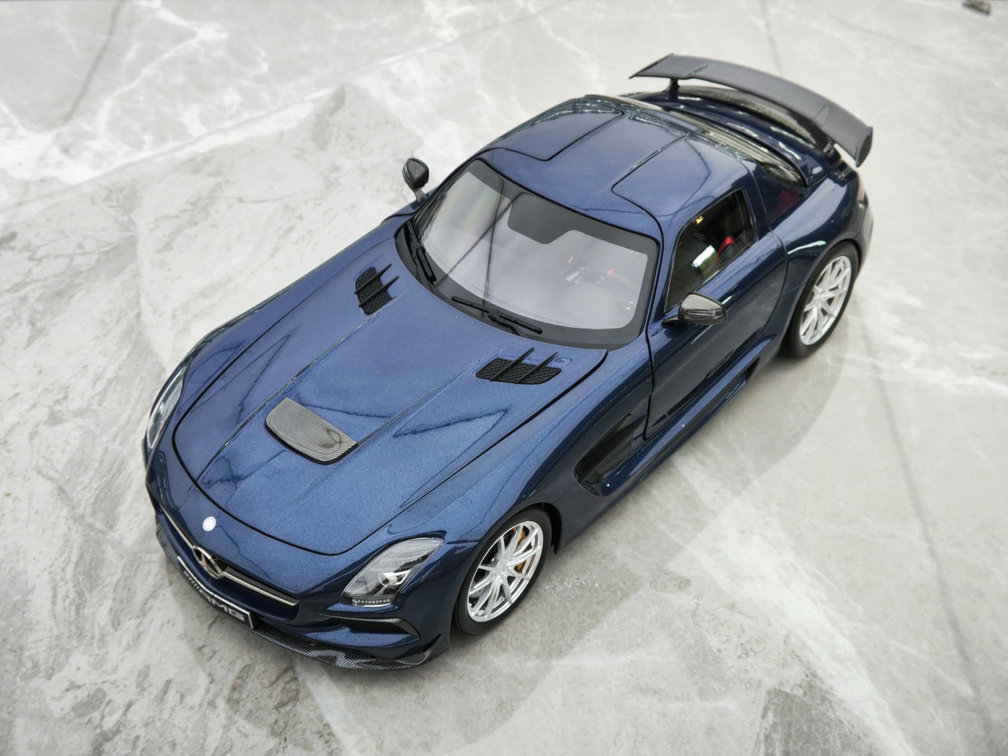 Minichamps 1/18 Mercedes-Benz SLS Metallic Blue Alloy Car Model 110033026