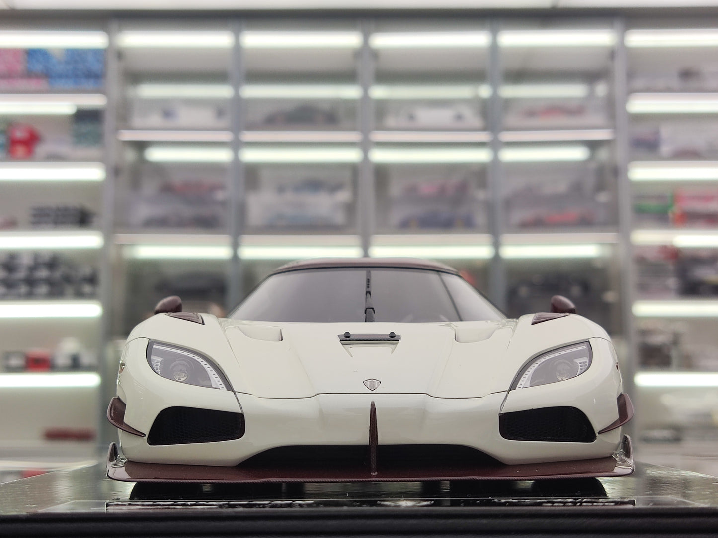 FRONTIART 1/18 Koenigsegg AGERA RS White Red Line FA042