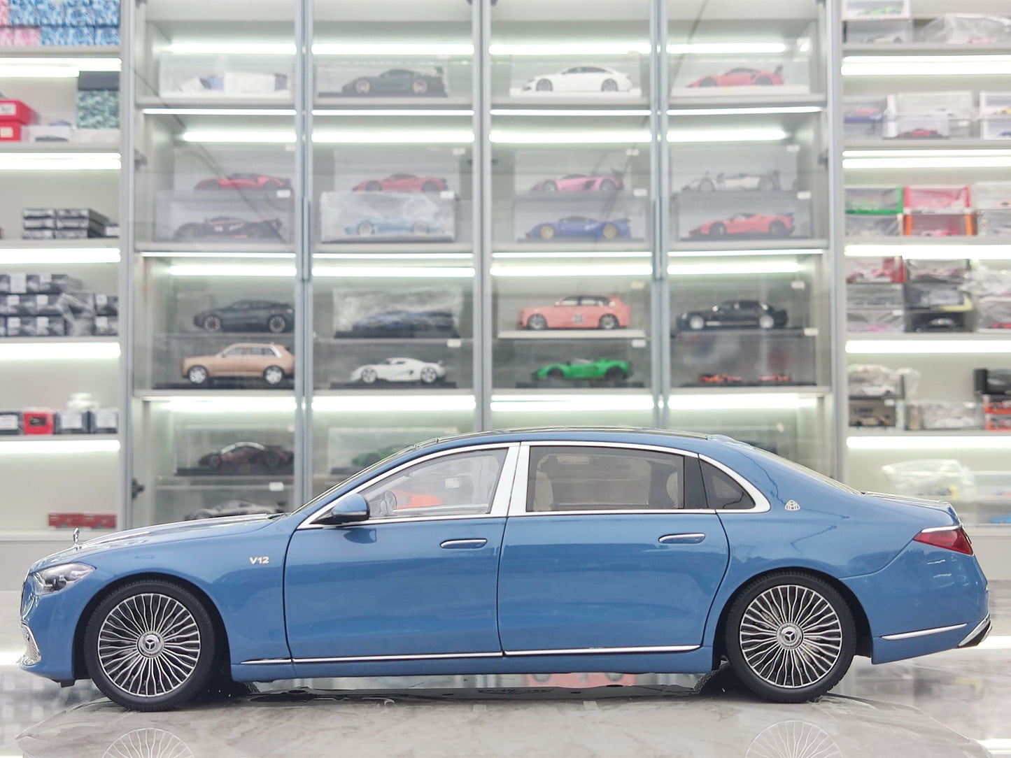 Almost Real 1/18 Mercedes-Benz Maybach S-Class Vintage Blue 820135