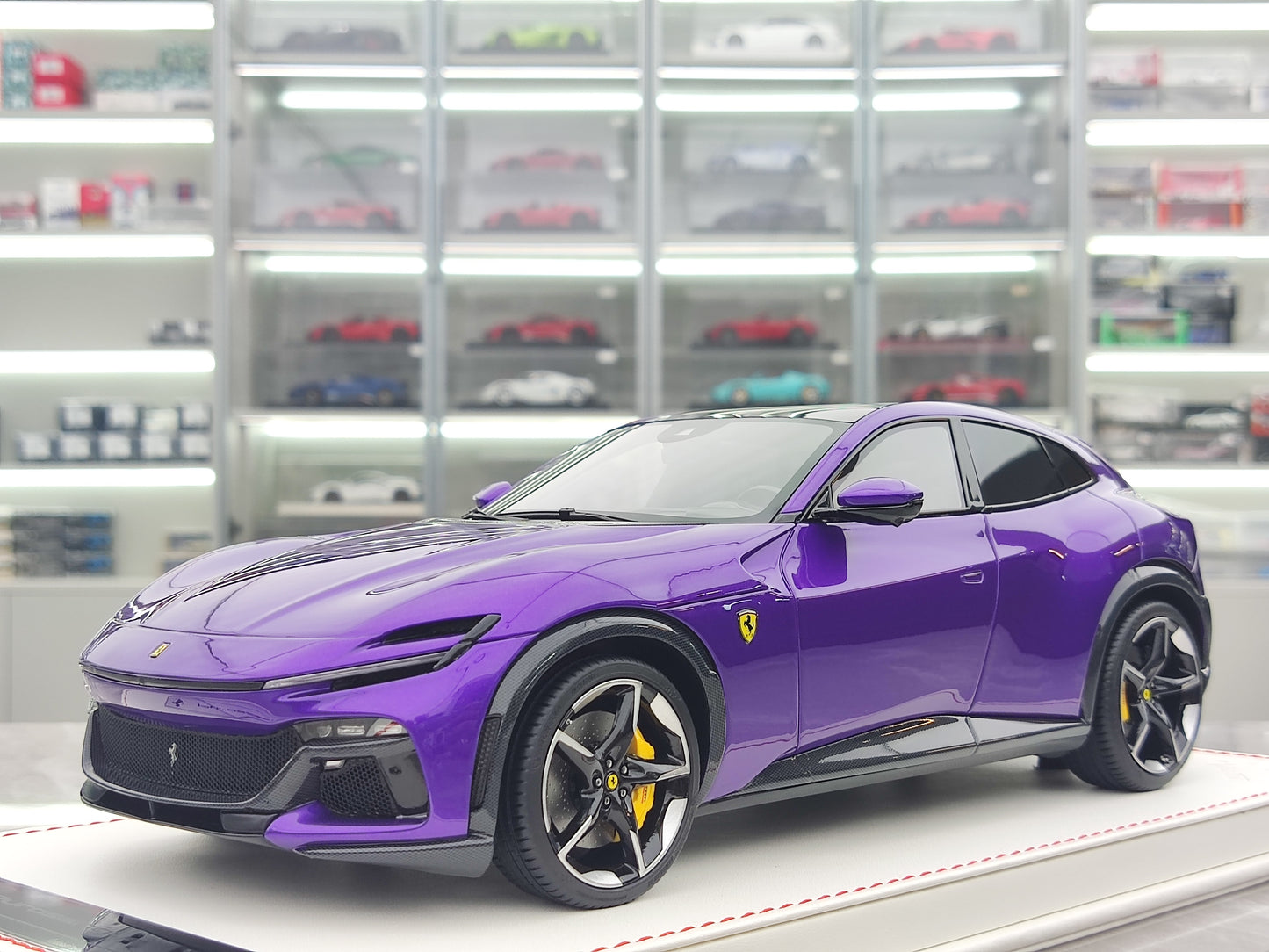 RUNNER 1/18 Ferrari Purosangue Simulation Model Car Ornaments