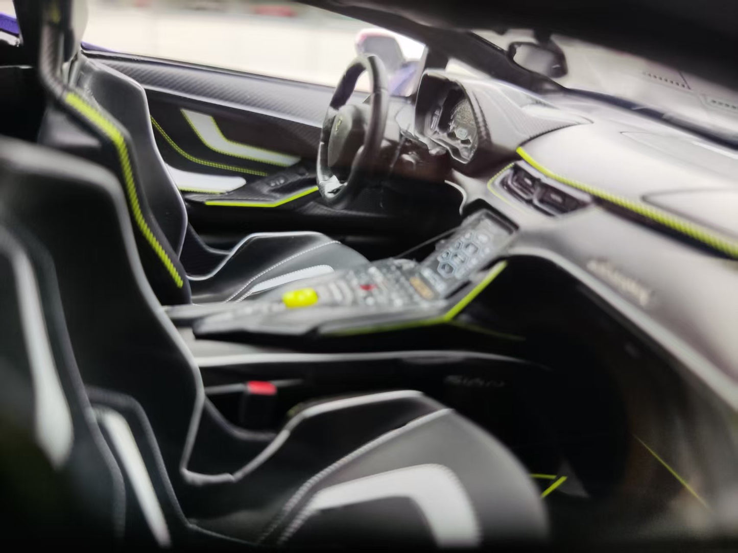 HH Model 1/18 Lamborghini Sian FKP 37 White Purple Gradient HH496