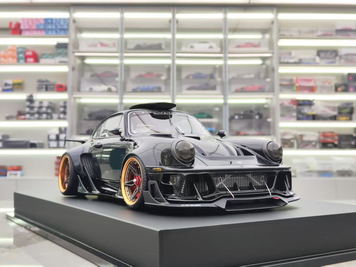 Dreamwallers 1/18 Porsche 911 Modified Black Simulated Car Model C-D995-BK01