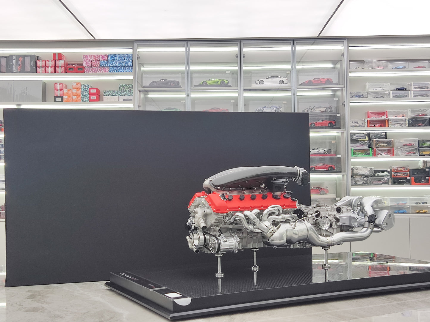 Amalgam 1/4 Ferrari Daytona SP3 engine and gearbox gray simulation model ornaments M6219-48