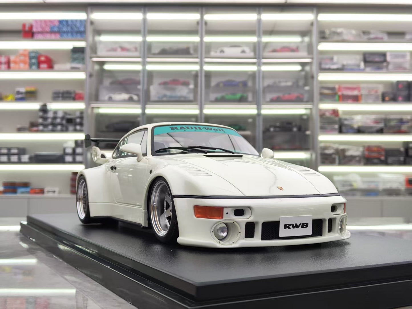 GT SPIRIT 1/18 Porsche RWB Car Model GT506