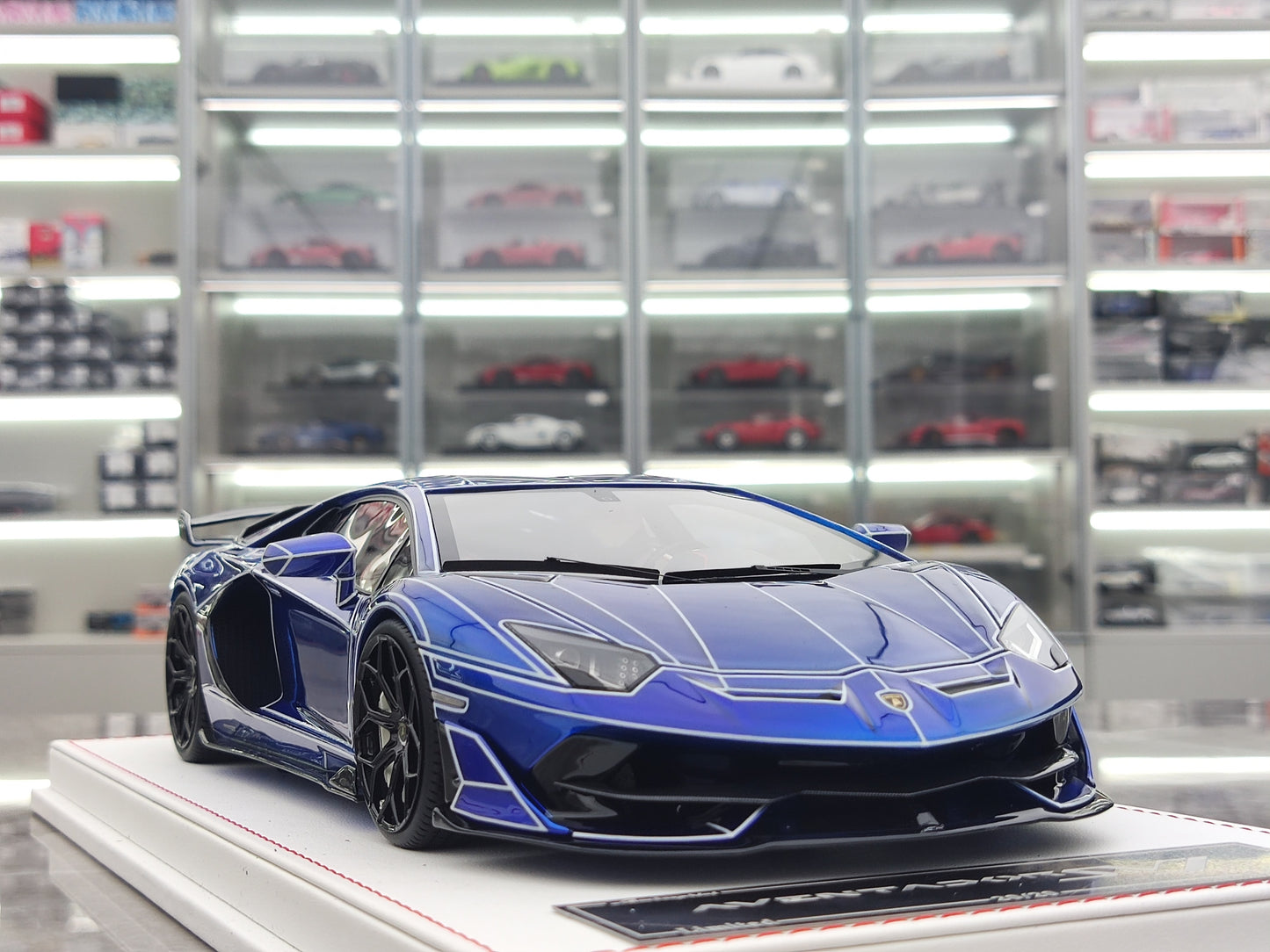CE 1/18 Lamborghini SVJ Fluorescent Resin Car Model JS-CE004