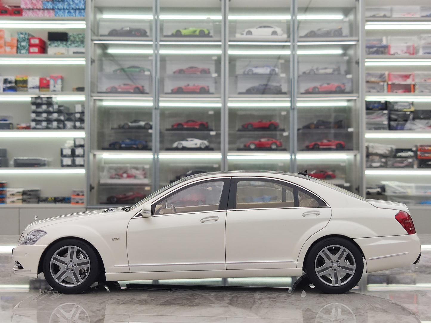 MOTORHELIX 1/18 Mercedes-Benz S-Class S600L (W221) White Alloy Car Model MH308