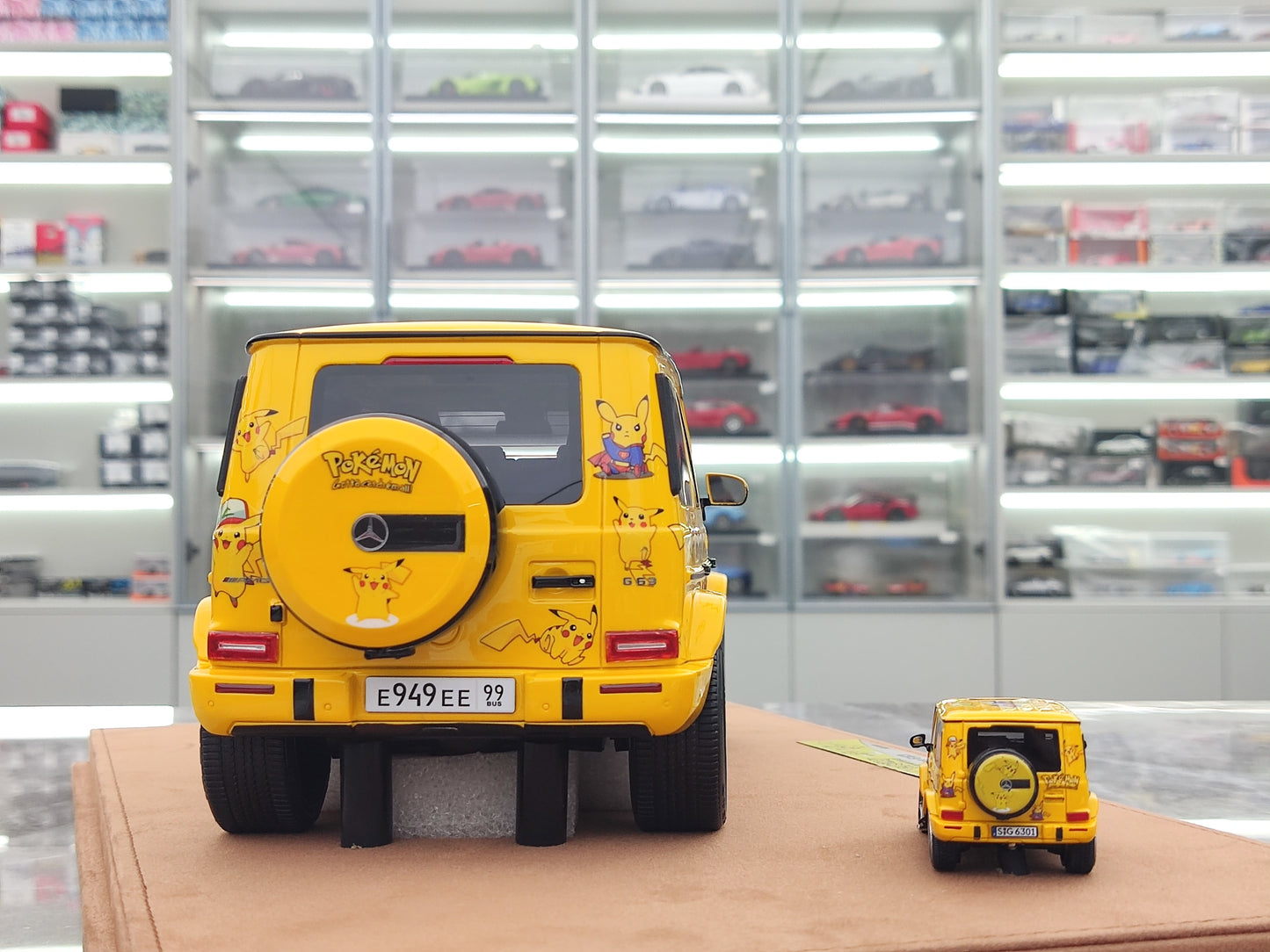 VIP 1/18 Mercedes-Benz G63 Pikachu Set Simulated Car Model JS-VIP001