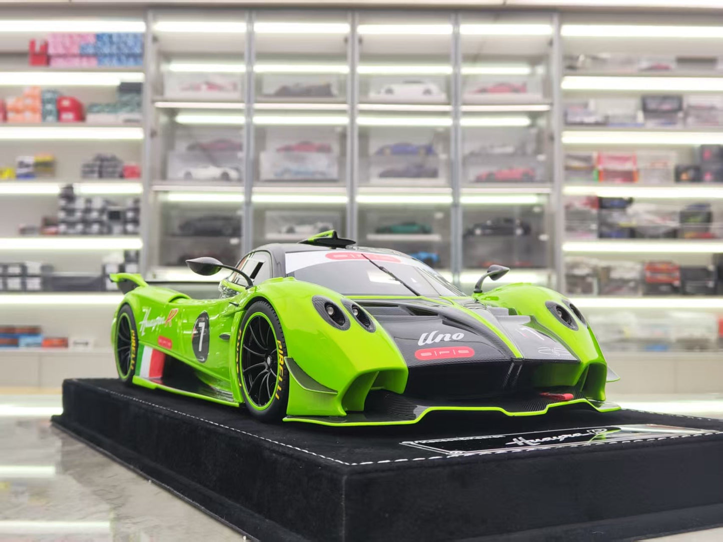 HH Model 1/18 Pagani Huayra R Metallic Apple Green Limited Edition Car Model HH472