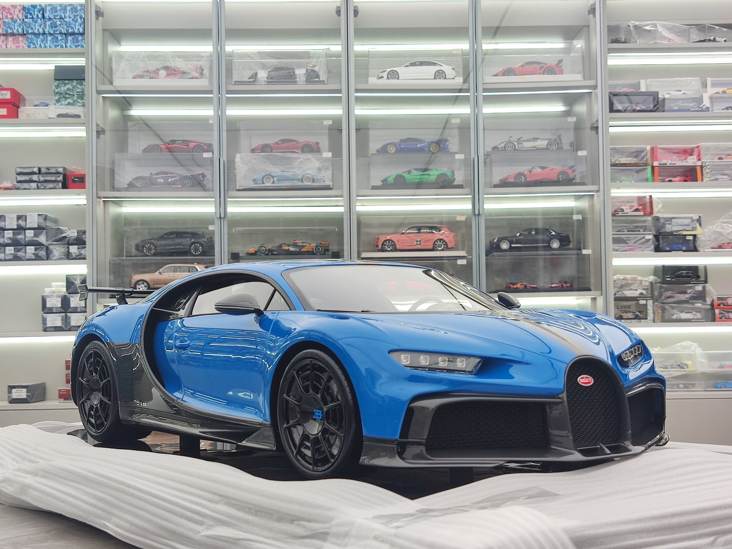 MR 1/8 Bugatti Chiron Pur Sport Dynamic Blue Simulated Car Model MR194