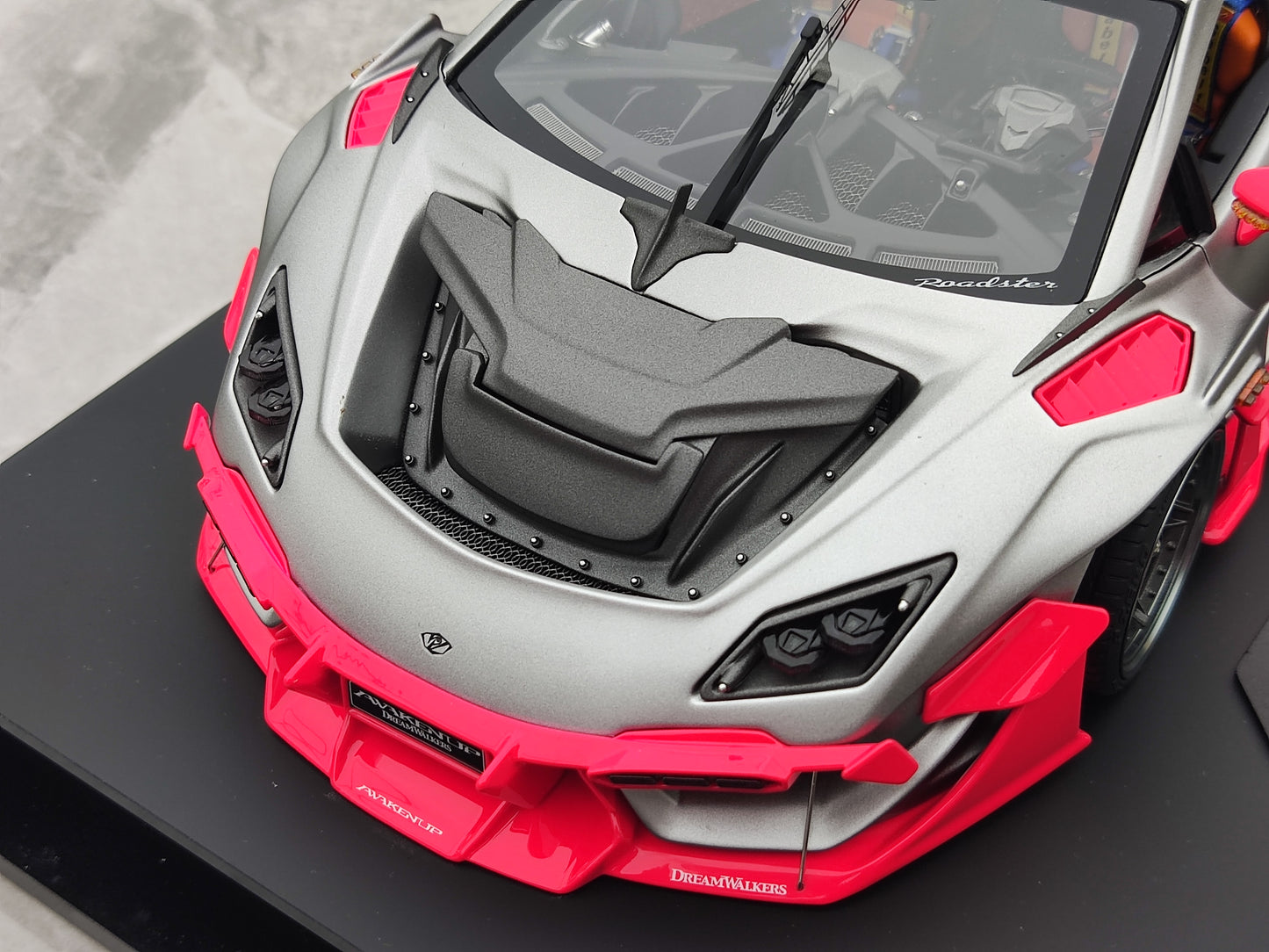 Dreamwalkers 1/18 Lamborghini Awakenup-P61 Arĝent-Elektrokovrita Limigita Eldono Modelaŭto A-D61-ST02