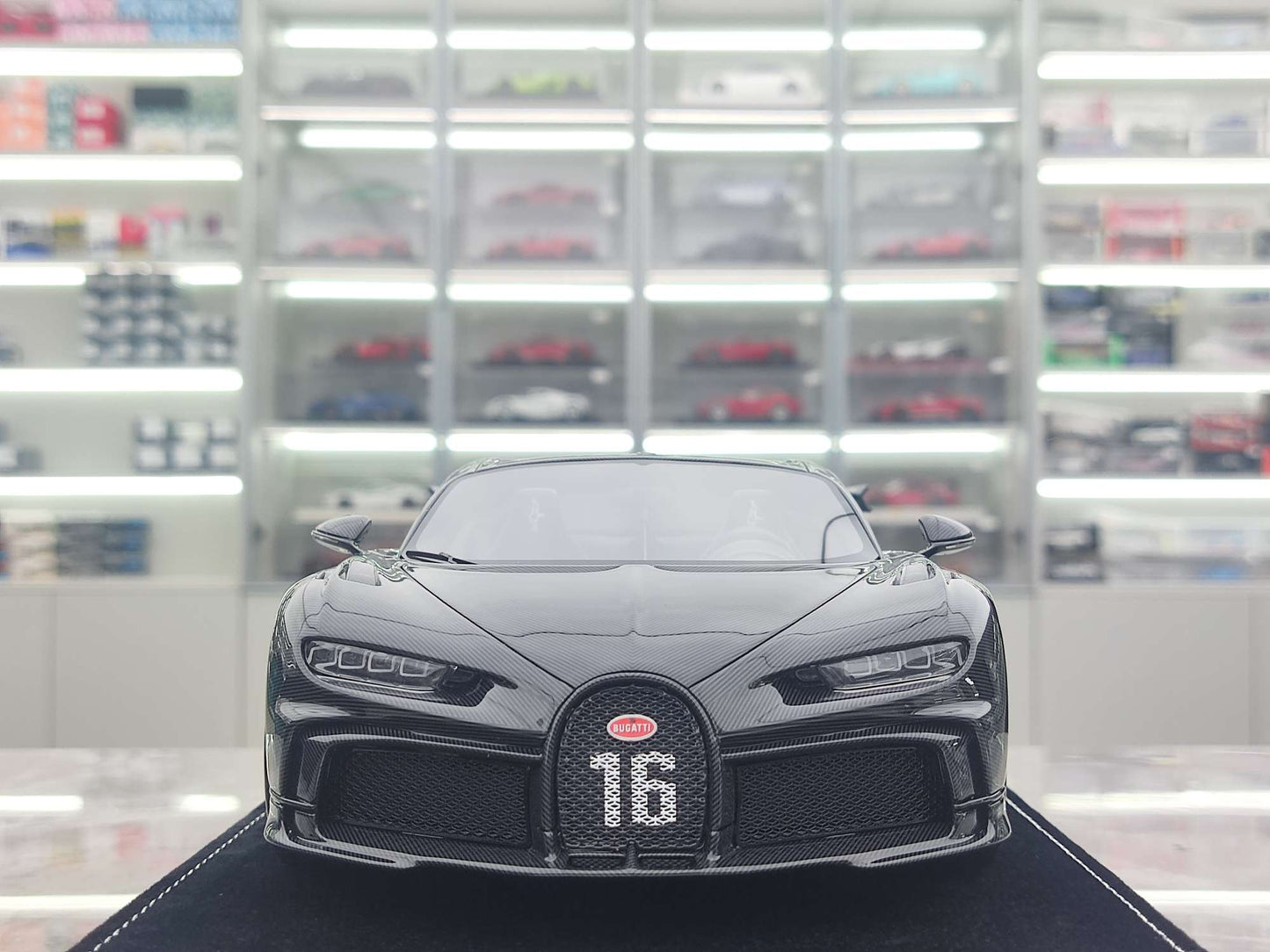 HH Model 1/18 Bugatti Chiron Pur Sport Black Carbon Fiber HH460