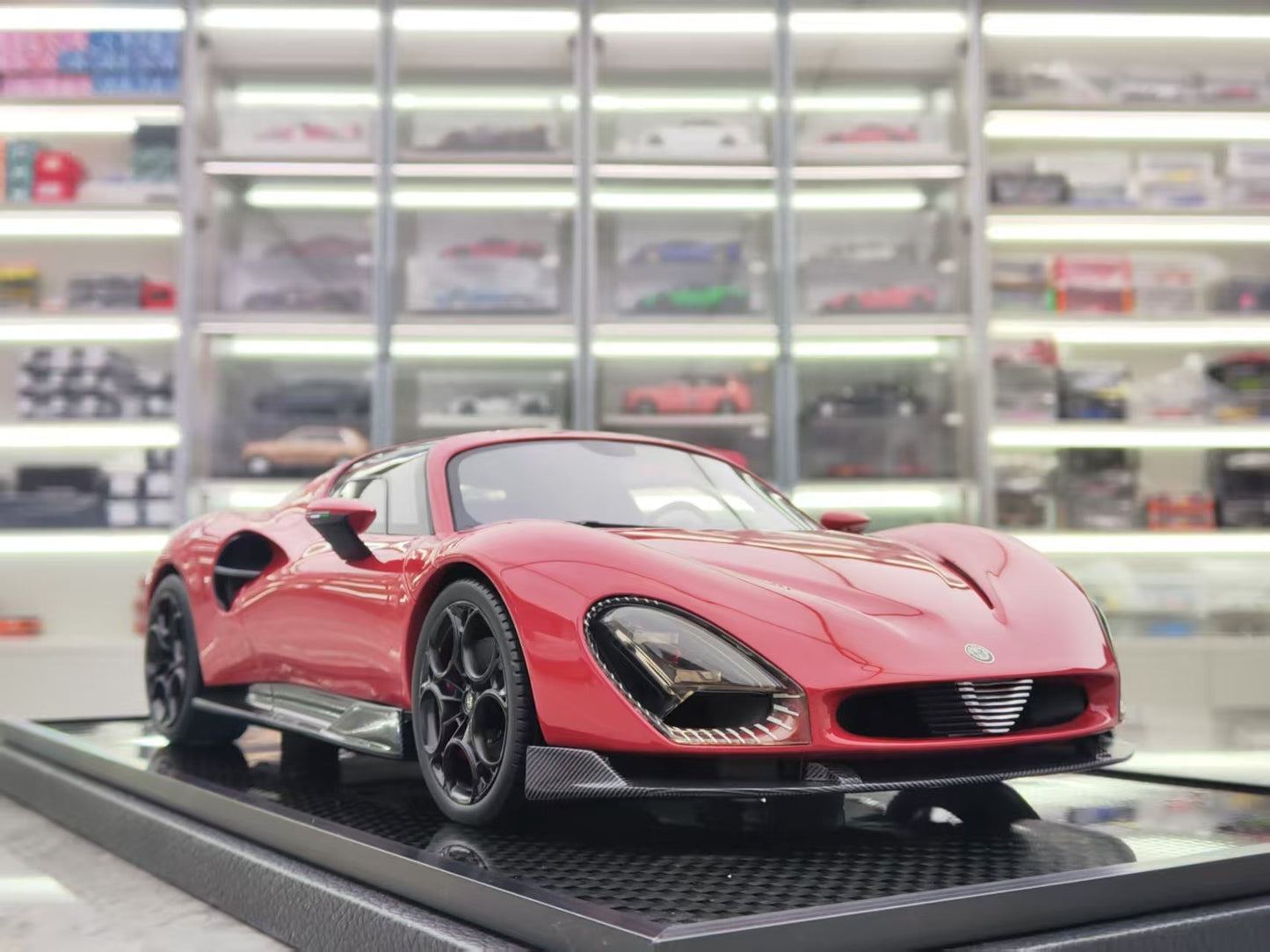 BBR 1/18 Alfa Romeo 33 Stradale Carbon Base Red Black Wheels Car Model P18264BCH