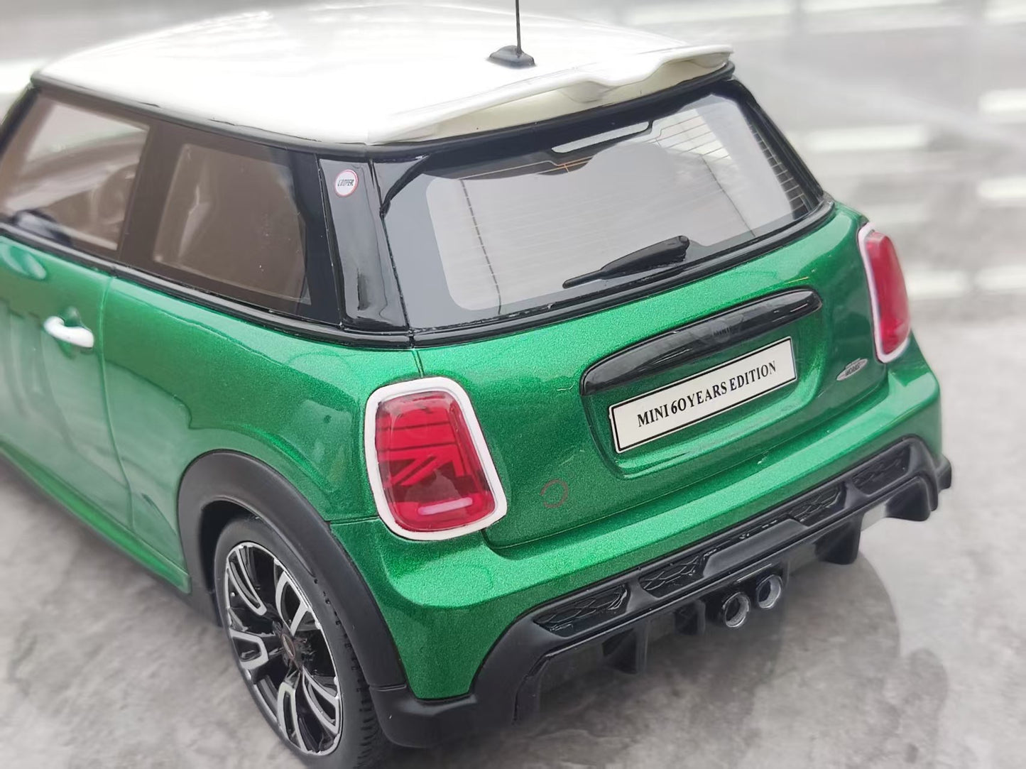 OTTO 1/18 MINI COOPER F56 JCW BRITISH RACING Green Resin Model OT1098