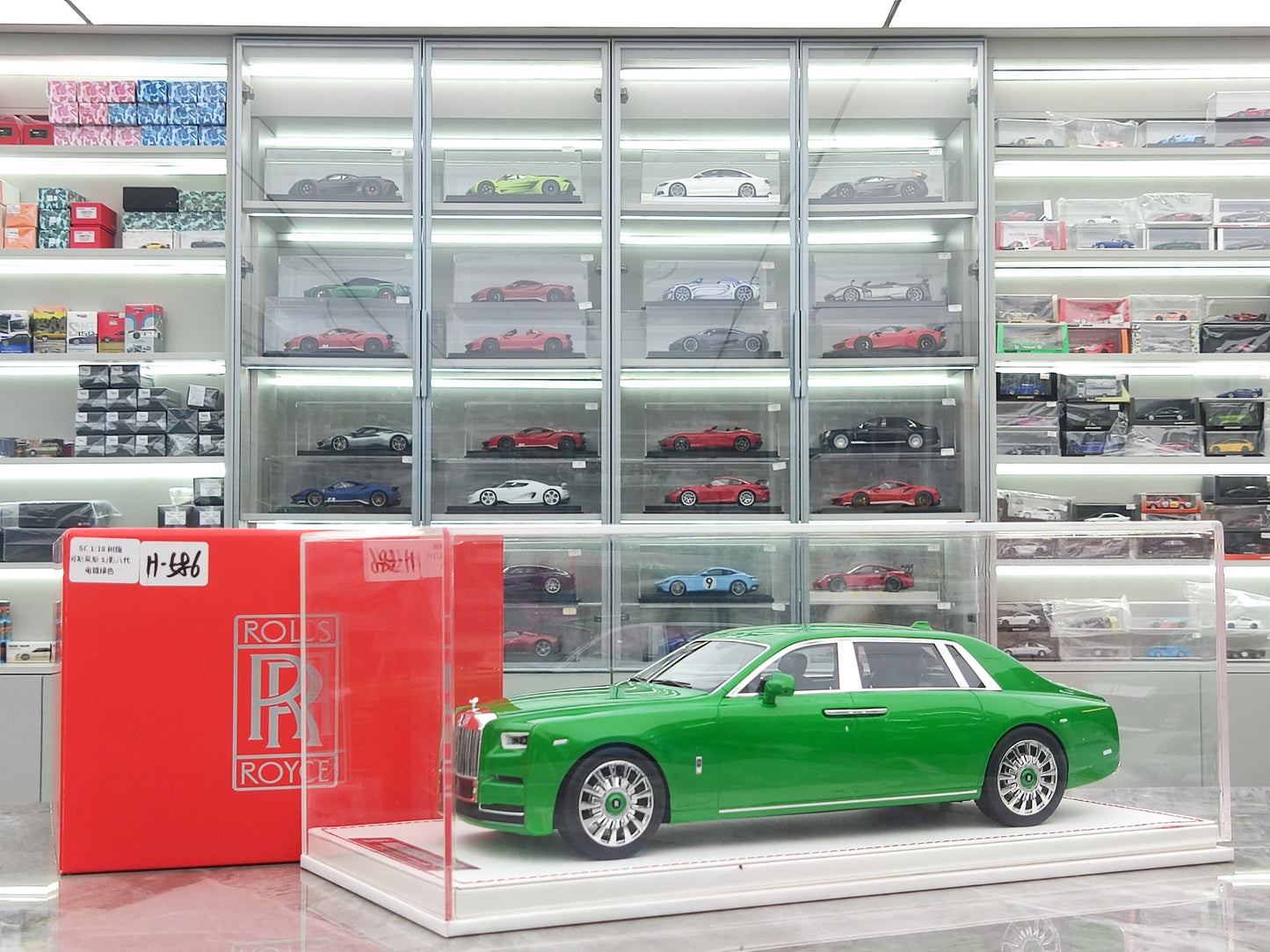 SC 1/18 Rolls-Royce Phantom VIII Electroplated Green, priced at 2980 JS-SC005