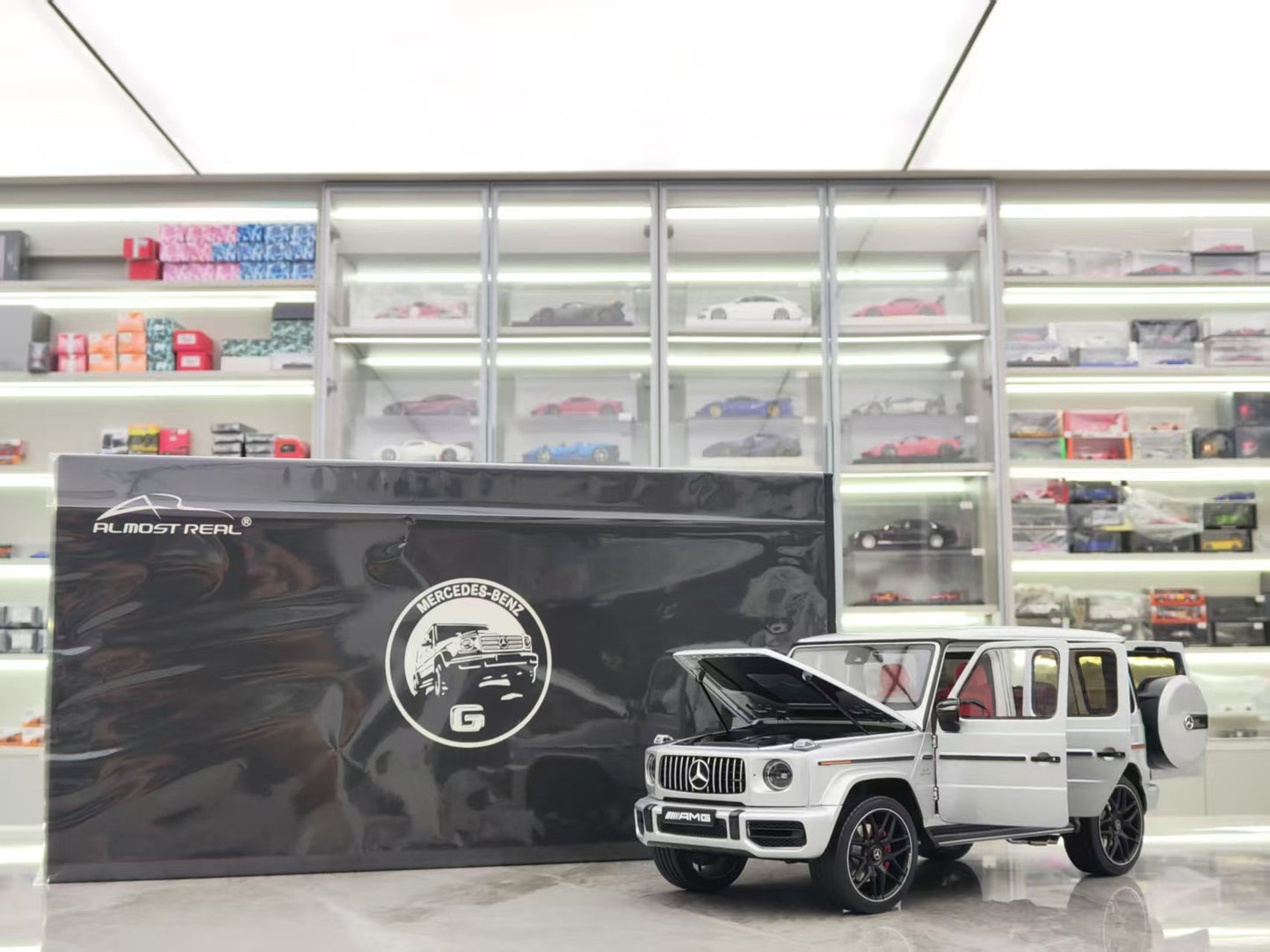 AR 1/18 Mercedes-Benz G63 AMG Silver All-Metal Opening Car Model 820808