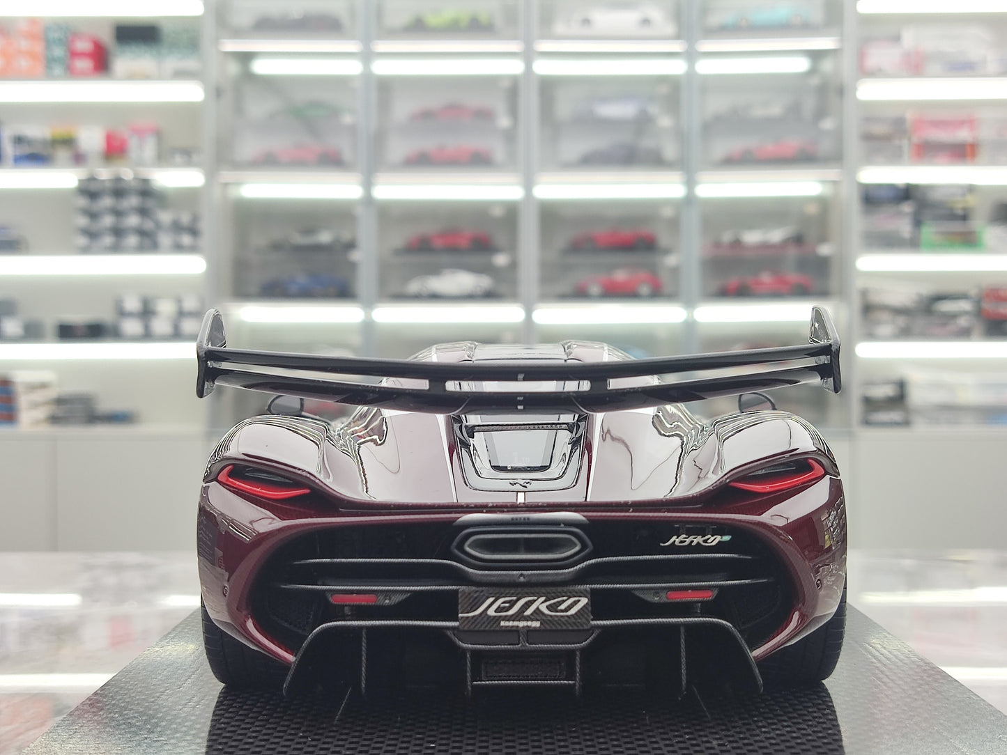 FRONTIART 1/18 Koenigsegg Jesko 7272 Red Carbon Resin Model Car FA162