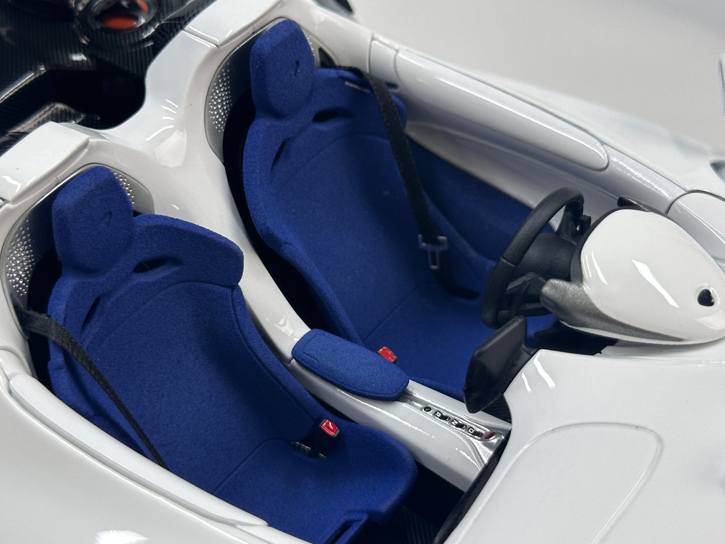 LCD 1/18 McLaren Elva Die-cast Model – Pearl White with Blue Interior (LCD18015-WH)