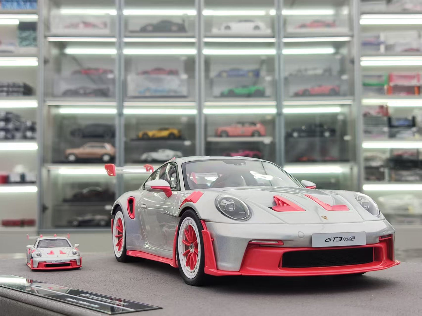 TIMOTHY&PIERRE 1/18 Porsche 911 GT3 RS Sonderwunsch Colorful White/Pink TP186