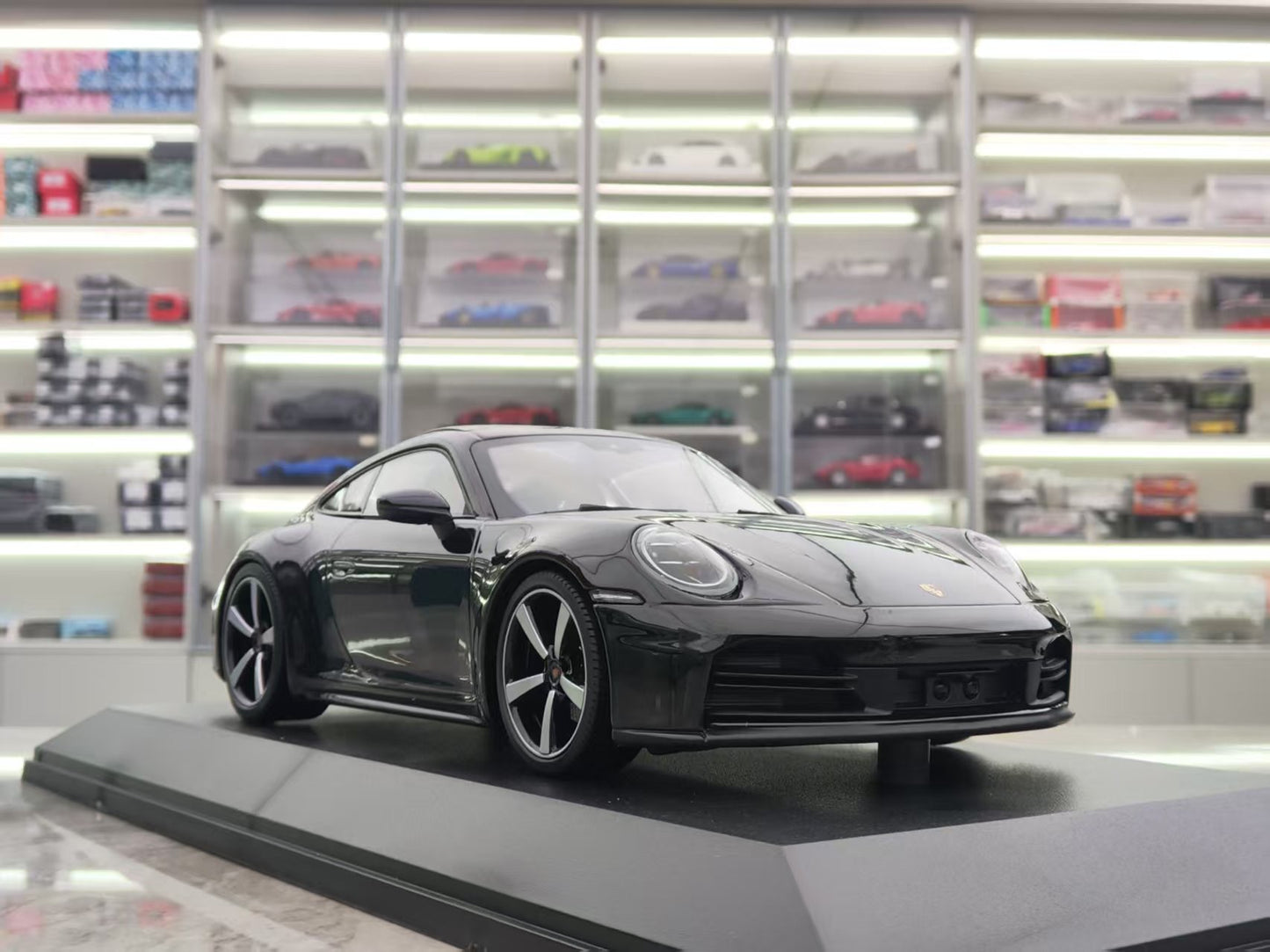 MINICHAMPS 1/18 Porsche 911 Carrera Black Alloy Model 155064022