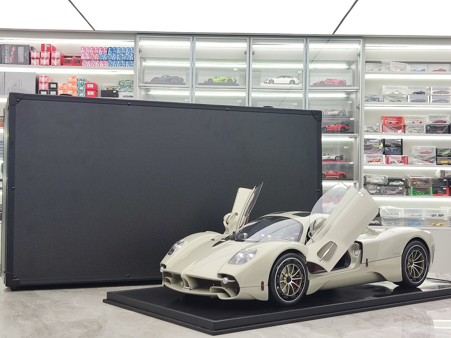 POCHER 1/8 Pagani Utopia Coupé Rinascimento Lucido Pocher Finished Product Release Color Alloy Model Ornaments PC004