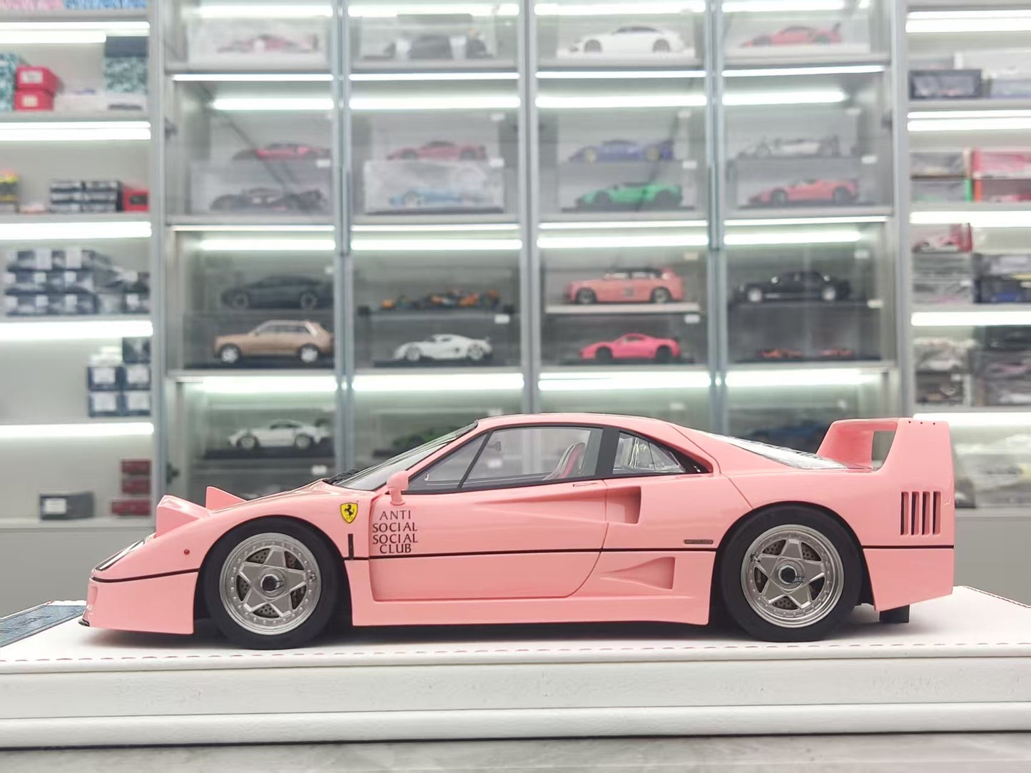 GL 1/18 Ferrari F40 Pink JS-GL012
