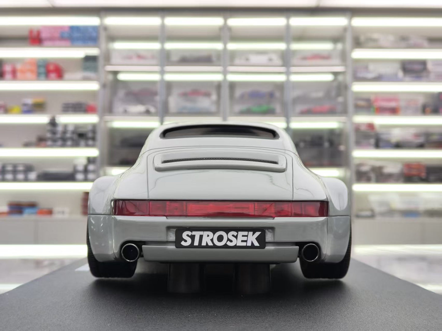 GT SPIRIT 1/18 Porsche Strosek Mega 30 Jaguar Car Model GT924
