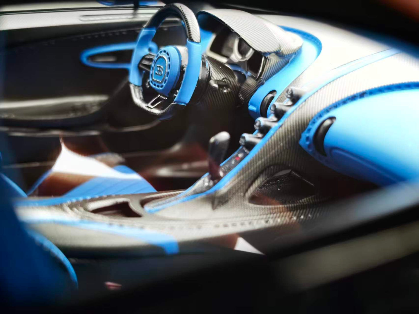 MR 1/18 Bugatti Chiron Super Sport Carbon Blue BUG012F