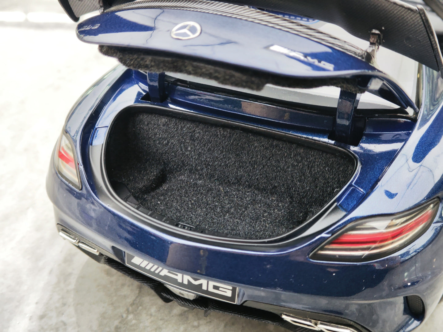 Minichamps 1/18 Mercedes-Benz SLS Metallic Blue Alloy Car Model 110033026