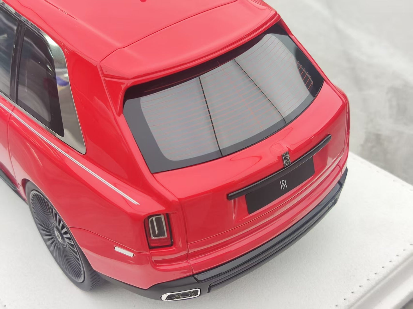 GL 1/18 Rolls-Royce Cullinan Red Model Car JS-GL032
