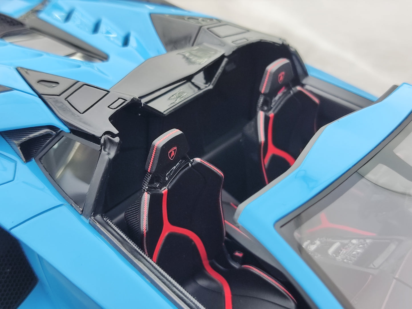 UU 1/18 Lamborghini SVJ Baby Blue UU002