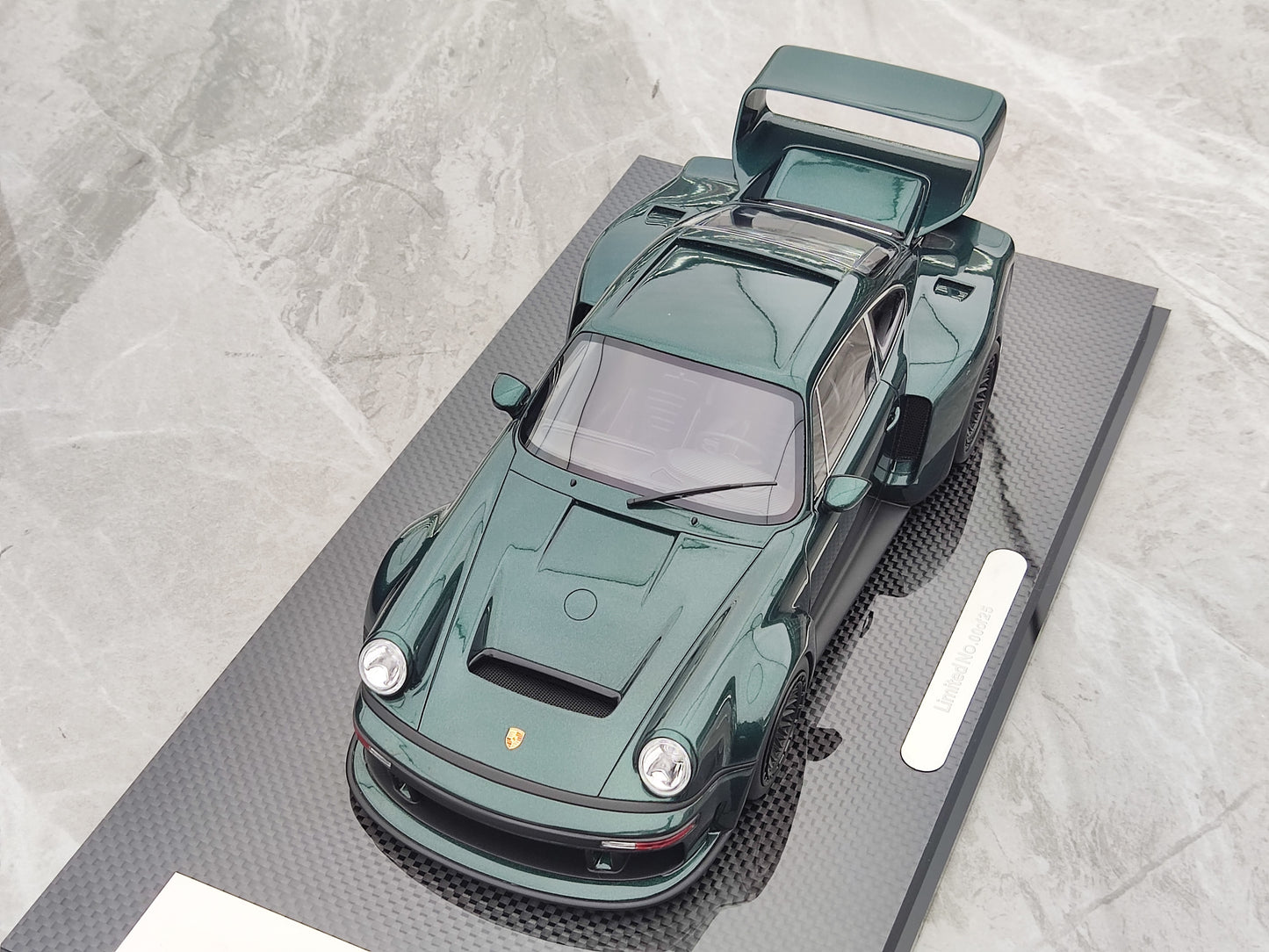 MCM 1/18 Porsche Singer DLS Turbo High Spoiler Carbon Base Dark Green MCM016