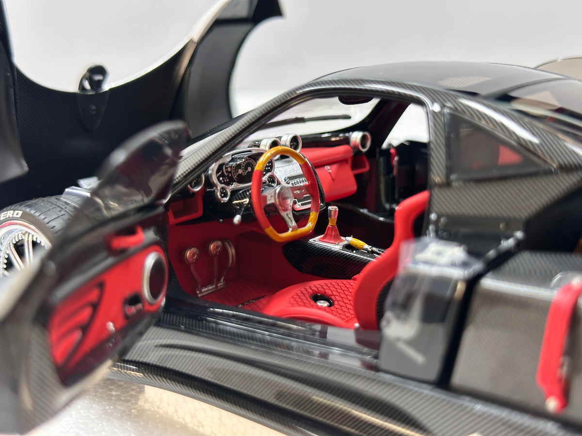 Almost Real 1/18 Pagani Zonda F (2005 Geneva Motor Show Debut Version) – Silver (850401001)