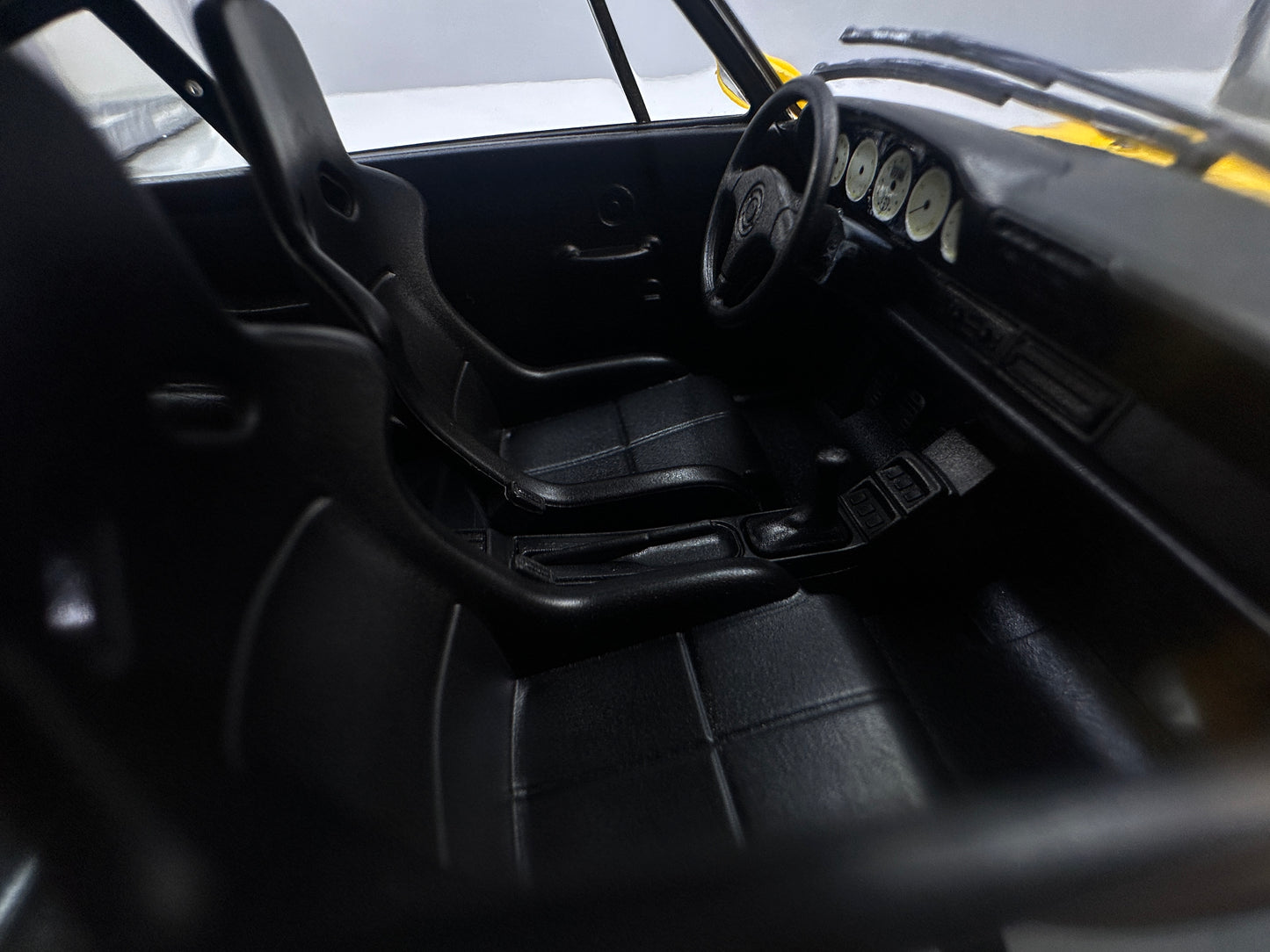 MINICHAMPS 1/18 Porsche 911 RS (993) - 1994 Yellow (155061120)