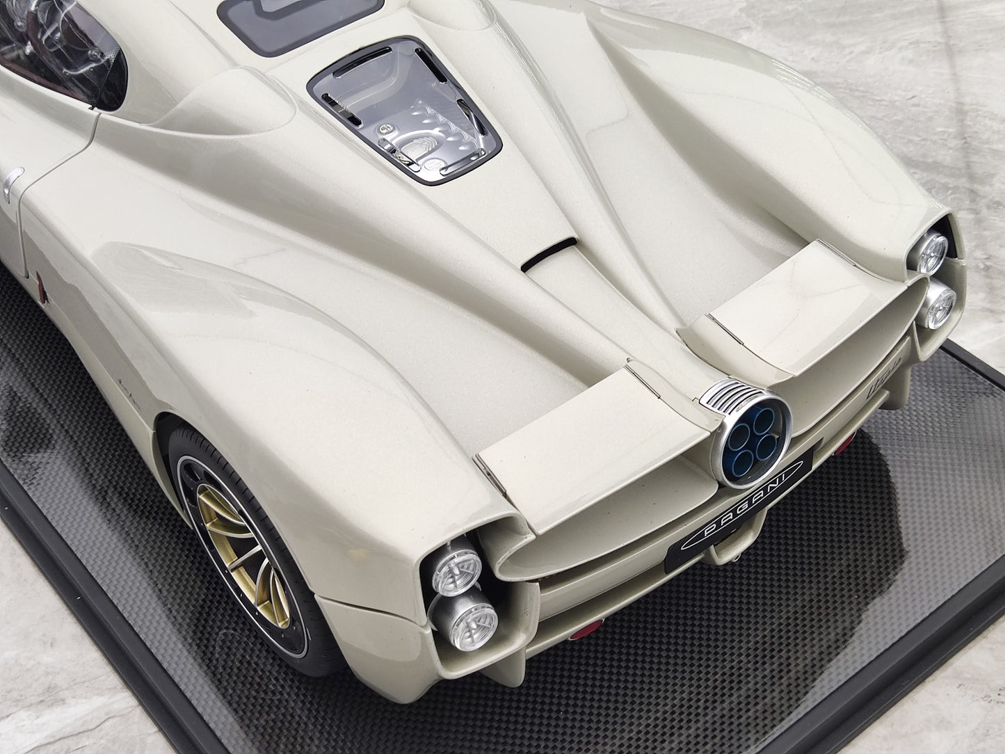 POCHER 1/8 Pagani Utopia Coupé Rinascimento Lucido Pocher Finished Product Release Color Alloy Model Ornaments PC004