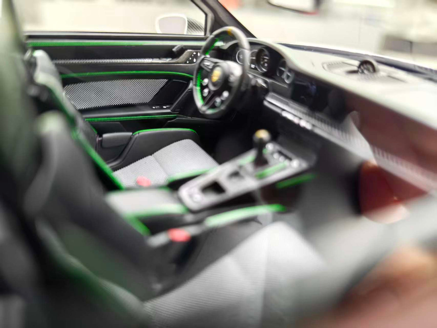 FuelMe 1/18 Porsche 992 GT3RS Carrera Green FM18010LM-03