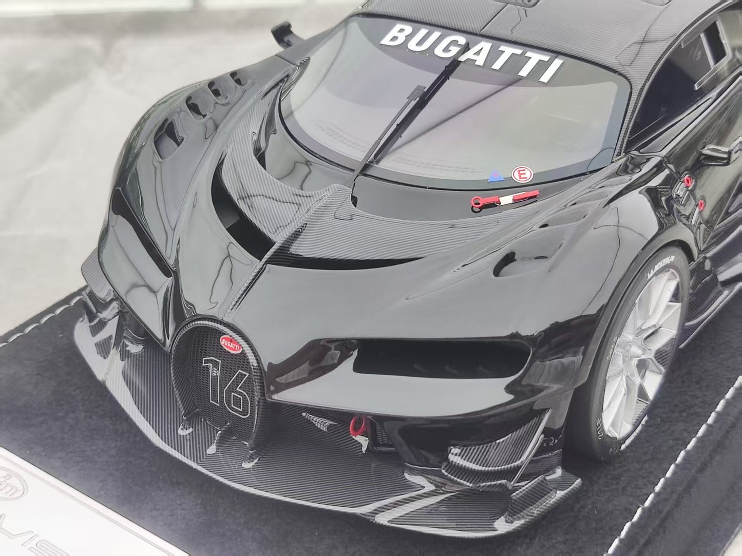 HH Model 1/18 Bugatti Vision GT Diamond Black/Black Carbon Fiber Model Car HH485