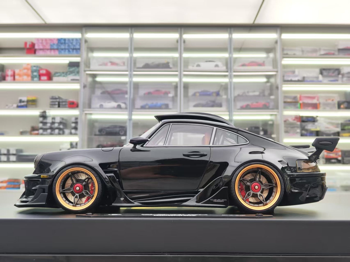 Dreamwallers 1/18 Porsche 911 Modified Black Simulated Car Model C-D995-BK01