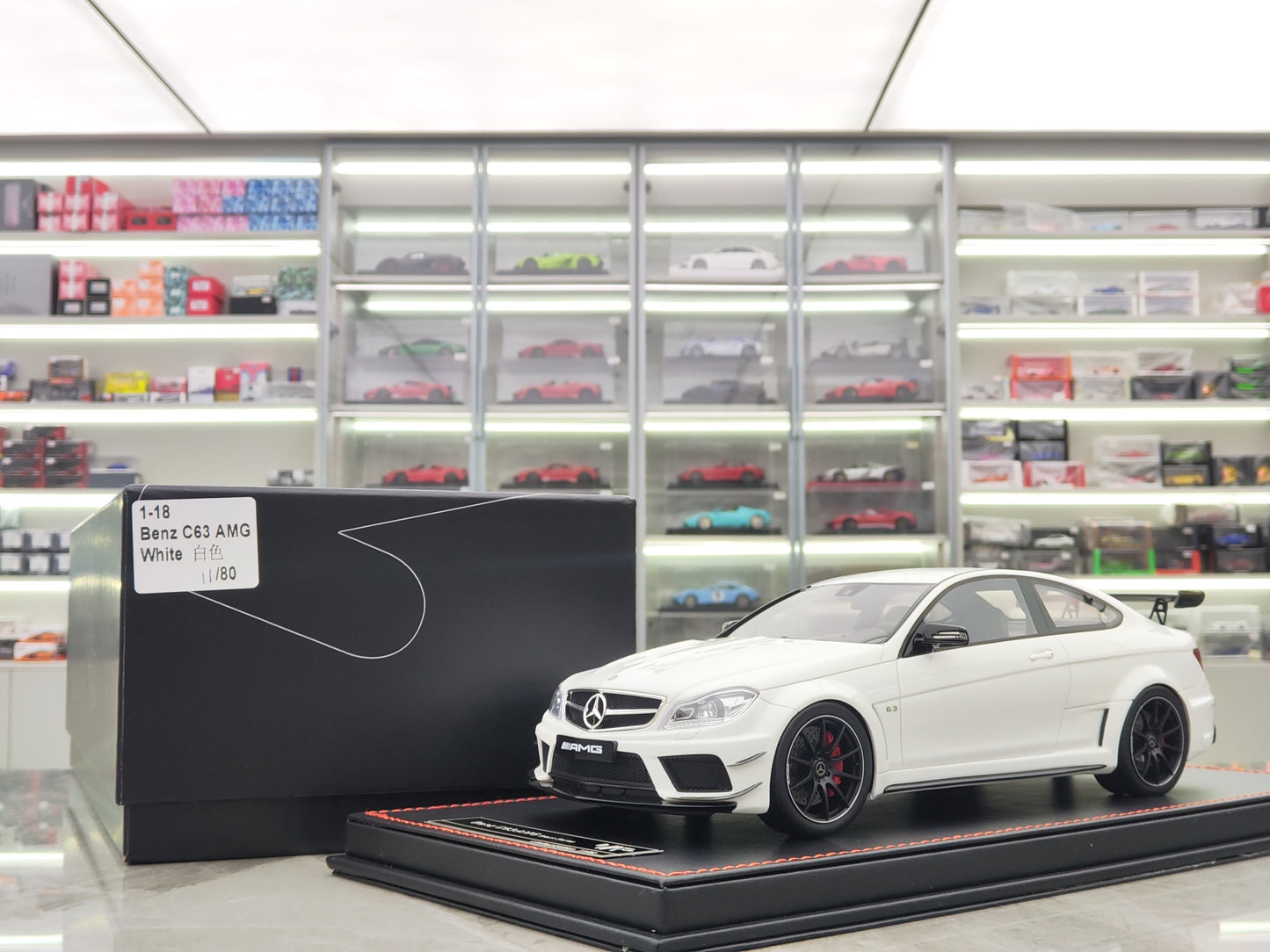 NA 1/18 Mercedes Benz C63 AMG Nigra Serio Rezina Modelaŭto NA004