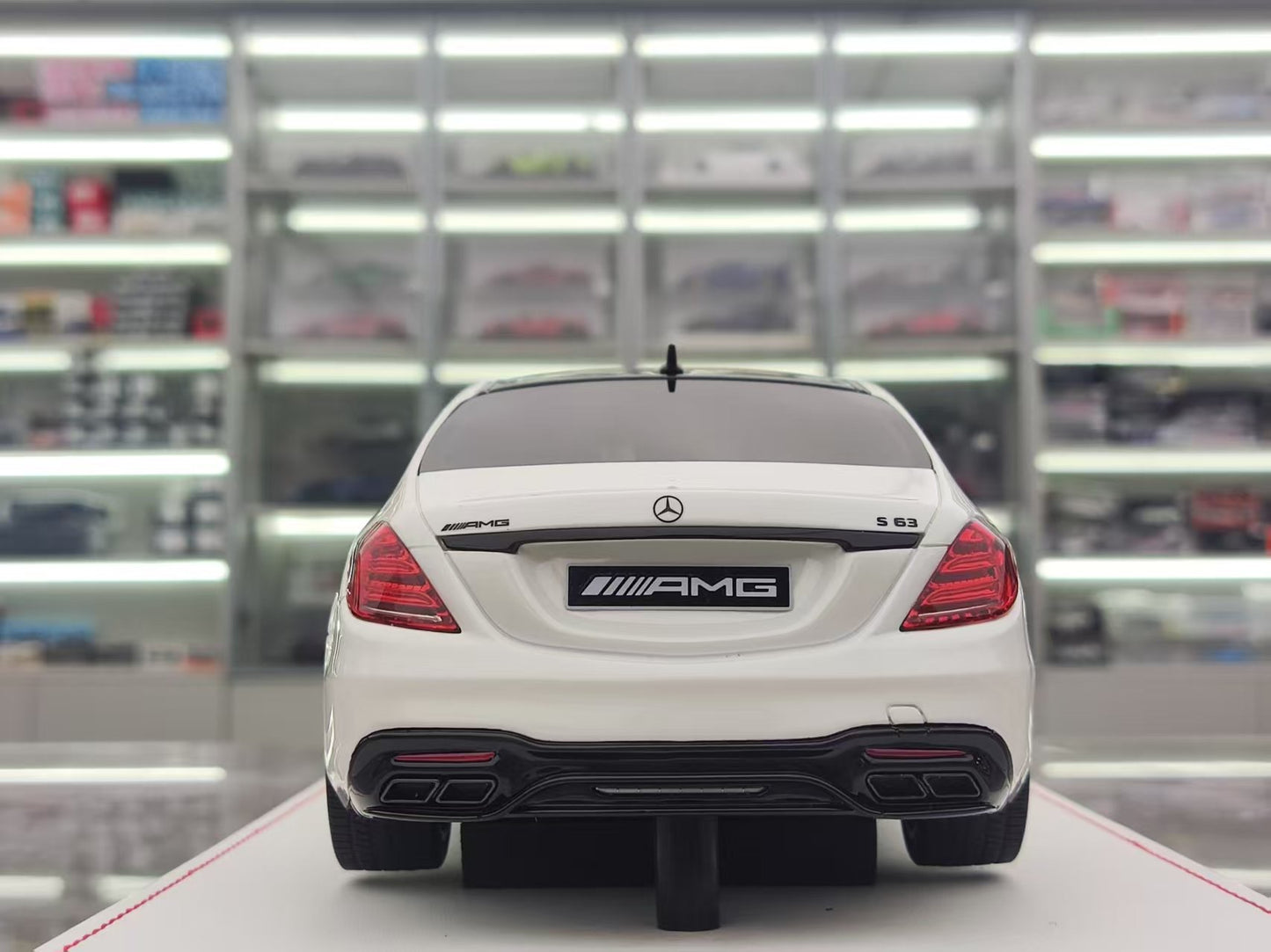 VEHICLE Art 1/18 Mercedes-Benz S63 White Resin Car Model JM-VA001