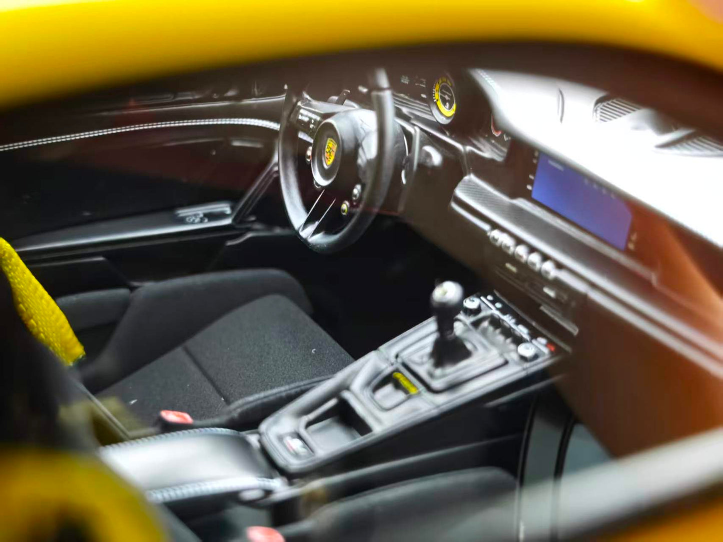 GH MODEL 1/18 Porsche 992 GT3RS Yellow GH011