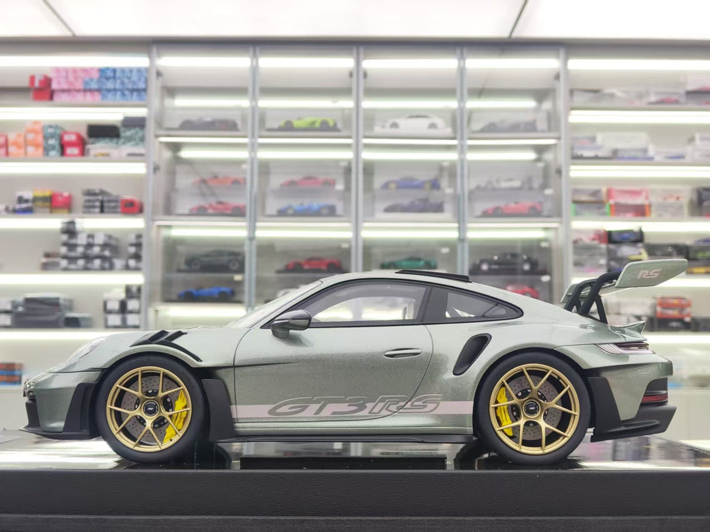 TIMOTHY&PIERRE 1/18 Porsche 992 GT3RS City Bamboo Green Simulation Car Model TP180