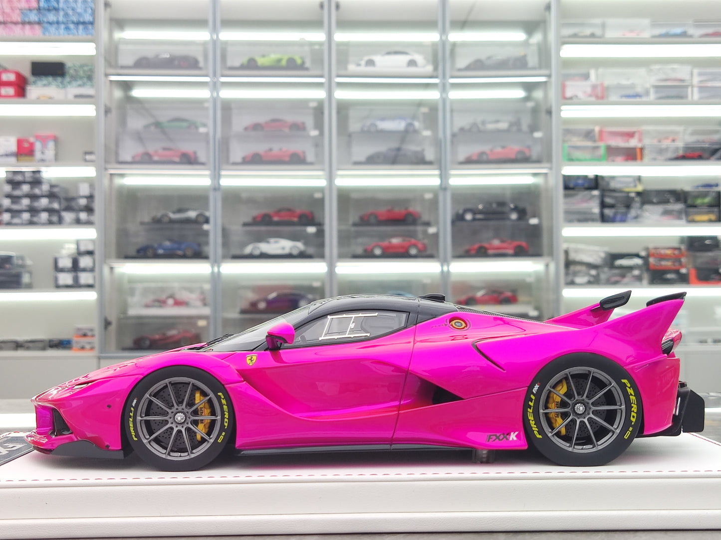 CE 1/18 Ferrari FXXK Electric Pink with Carbon Top Simulated Car Model JS-CE007