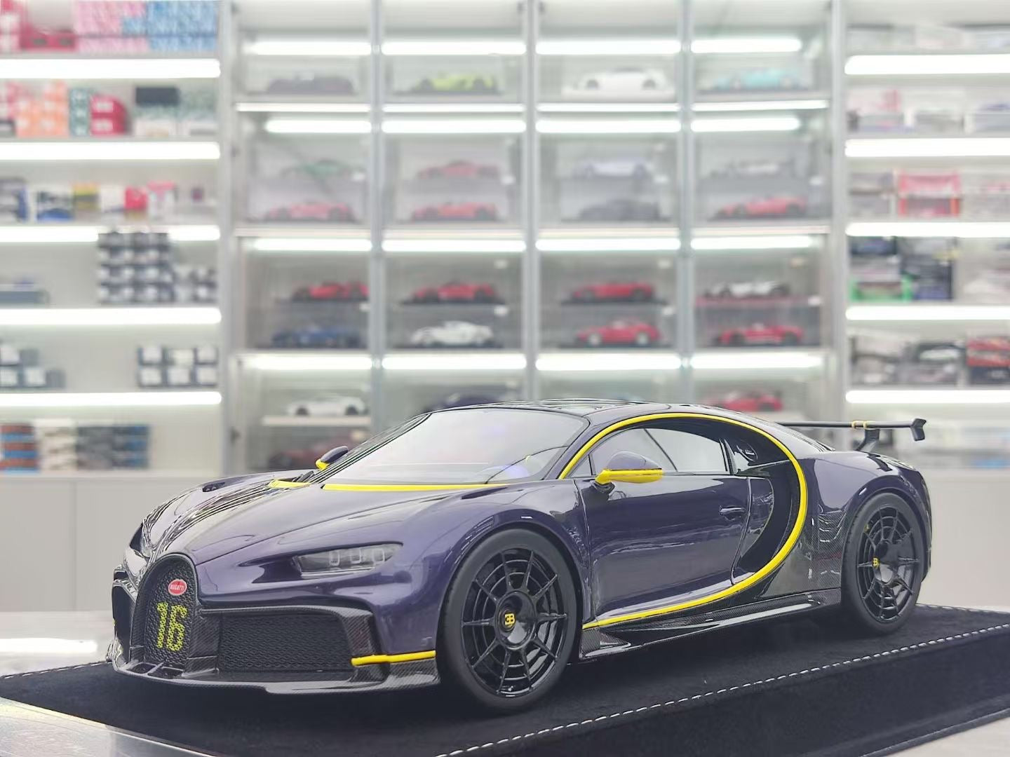HH Model 1/18 Bugatti Chiron Pur Sport Dark Violet HH456