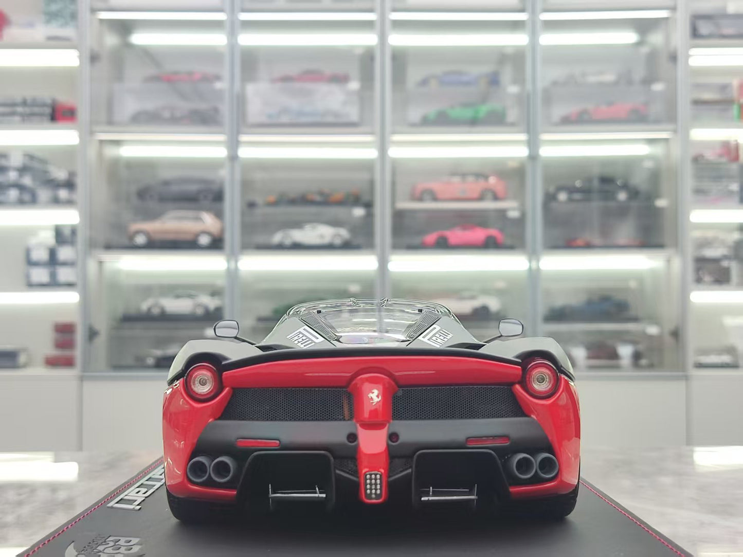 BBR 1/18 Ferrari Laferrari Test Fiorano Red/Matte Black BBR182236ST