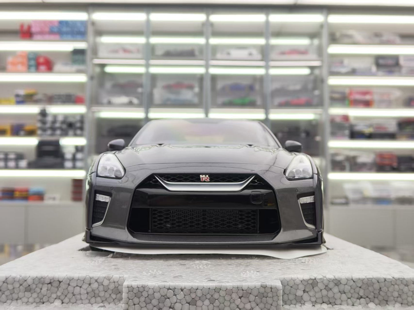 MOTORHELIX 1/18 Nissan GT-R (R35) Track Edition Engineered By NISMO Alloy Car Model MH313