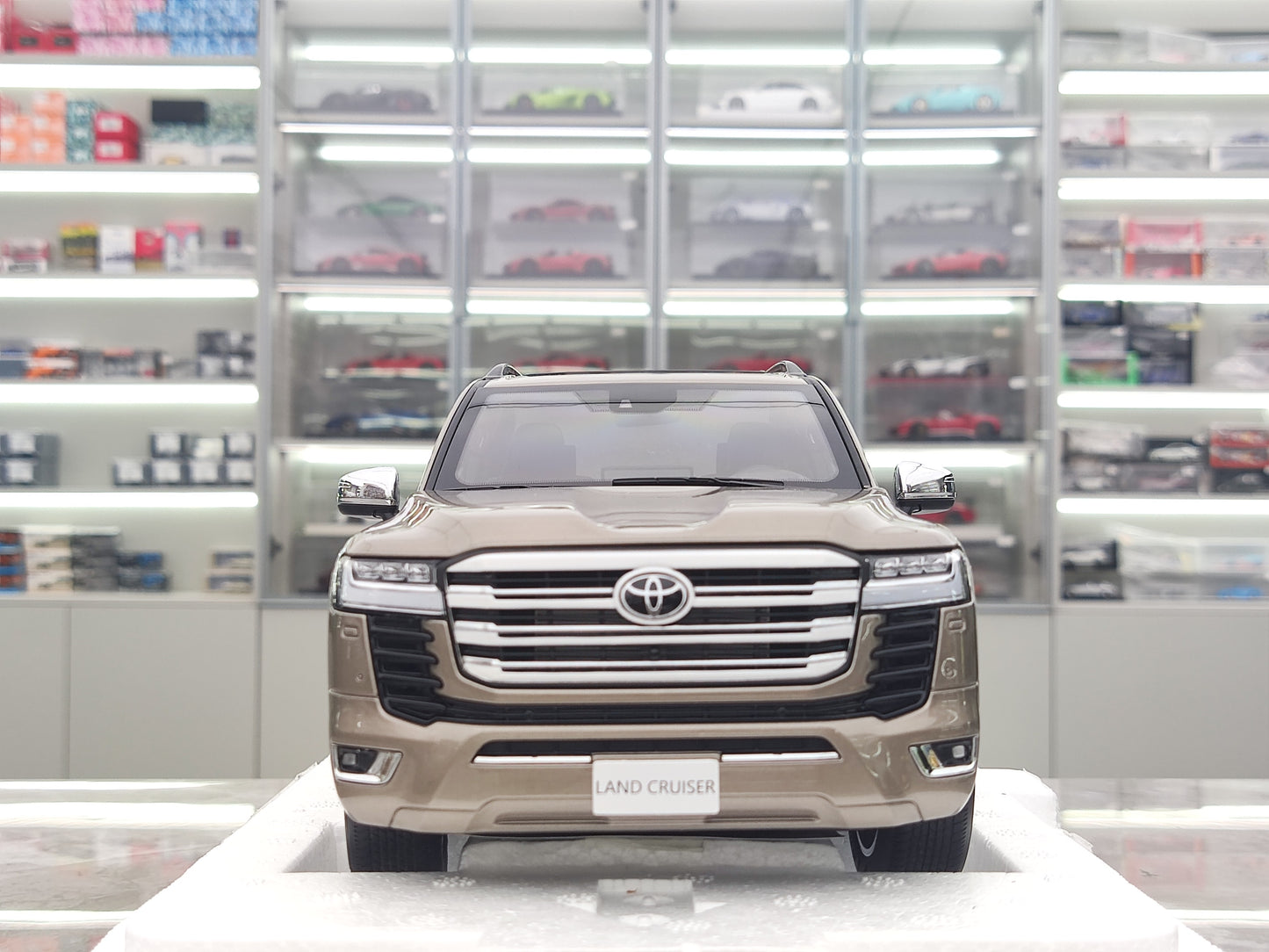 LCD 1/18 Toyota Land Cruiser LC300 ZX Ora Die-gisita Aŭtomodelo LCD112