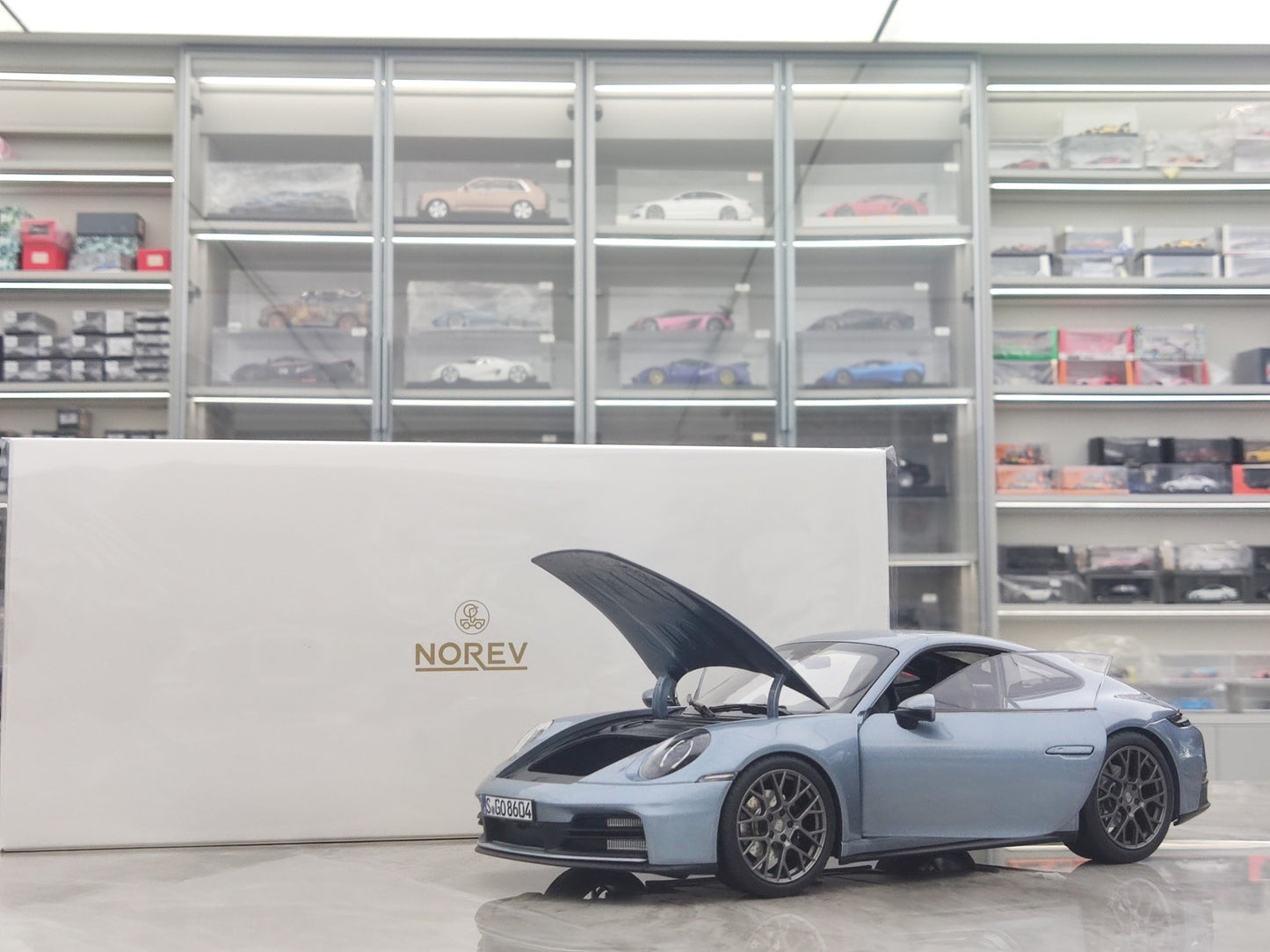 NOREV 1/18 Porsche 911 Carrera Cabriolet 2025 – Metallic Grey (187170)